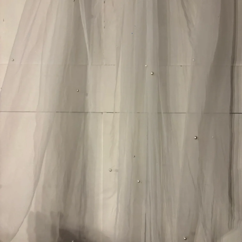 Wedding Veil with Pearl Bow - Picture 6 of 7